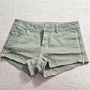 Refuge Short‎ Shorts with Side Zippers green sz 2